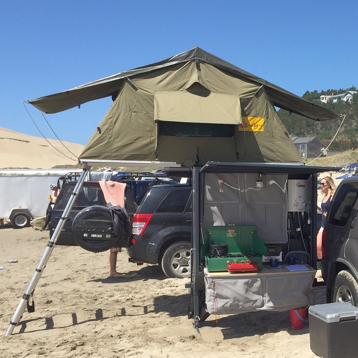 Nomad Hitch Camper with Roof Top Tent & Annex