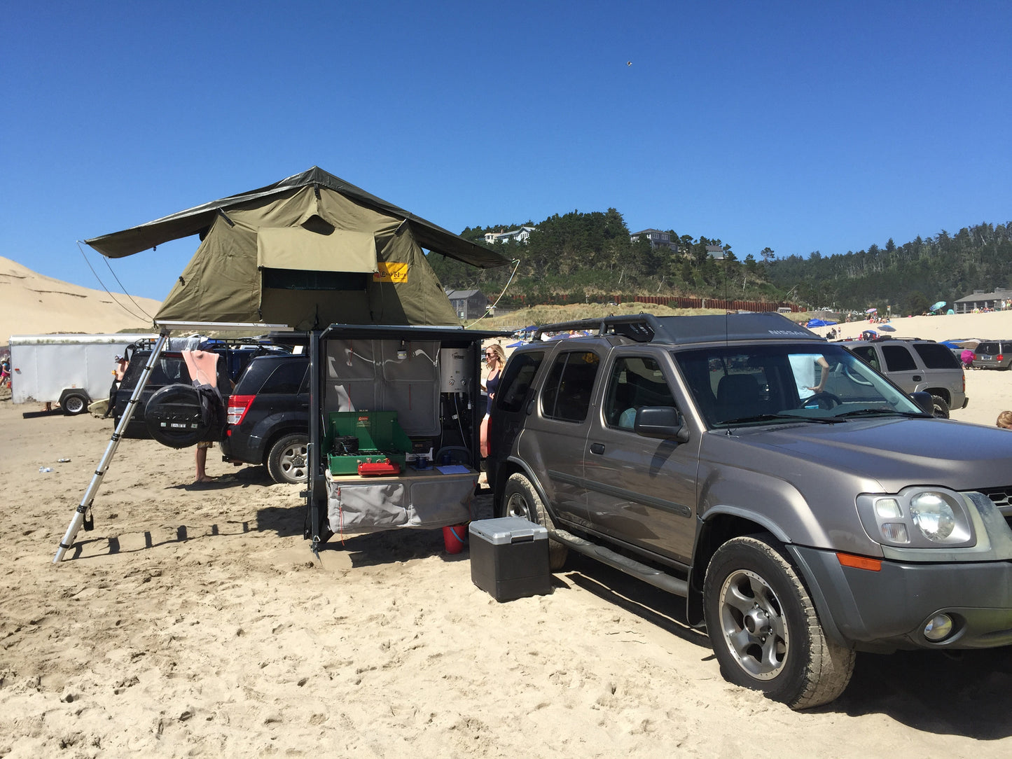 Nomad Hitch Camper with Roof Top Tent & Annex